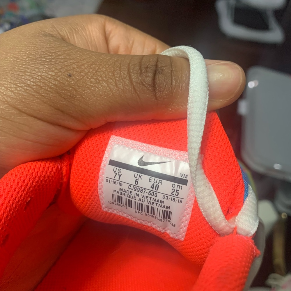 Youth size 7 Nike air max plus